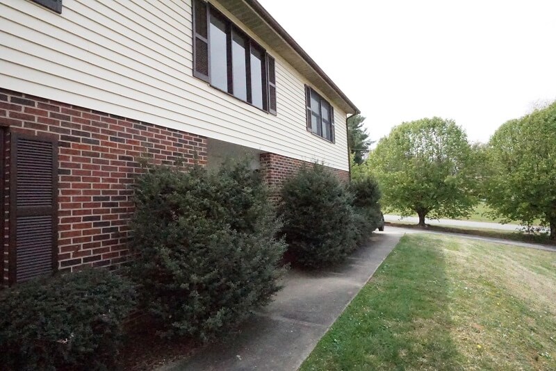 grandview-29-front-opt Thornburg & Associates, Inc.