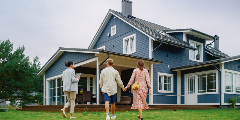 How a Real Estate Agent Adds Value to Your Property Journey